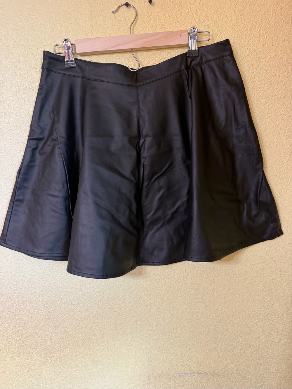 SHEIN Black Faux Leather Circle Skater Skirt